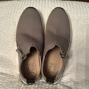 Women’s Naturalizer Gray Slip-On Booties